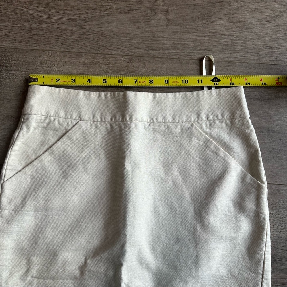 EUC J. Crew Factory - The Pencil Skirt - light cream - size 2 - Picture 3 of 5
